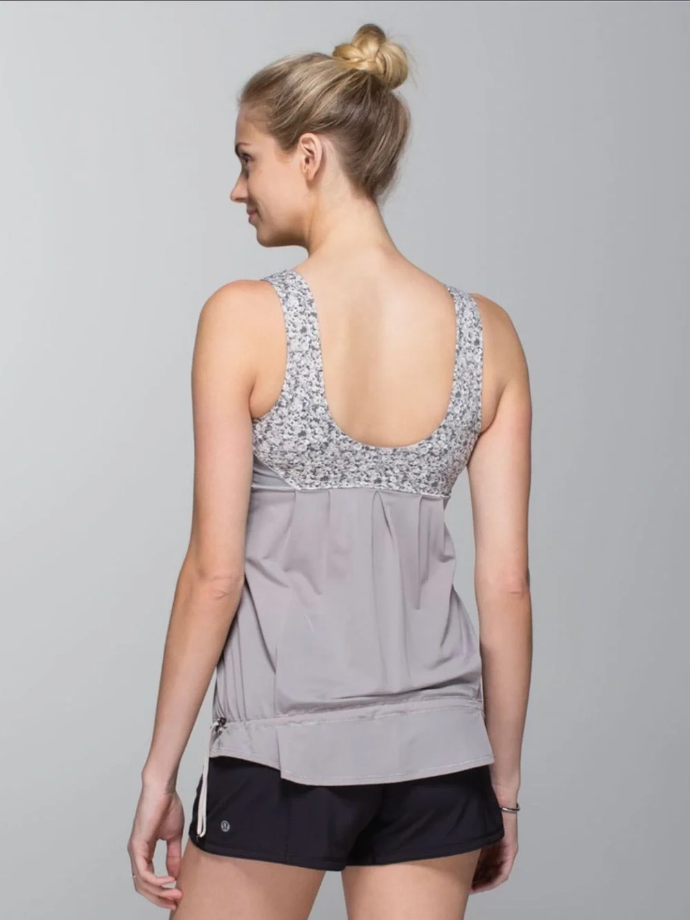 Lululemon Elevate Mesh Tank Y2K Petite Fleur Silver Grey 6 Bubble Hem LogoCharm